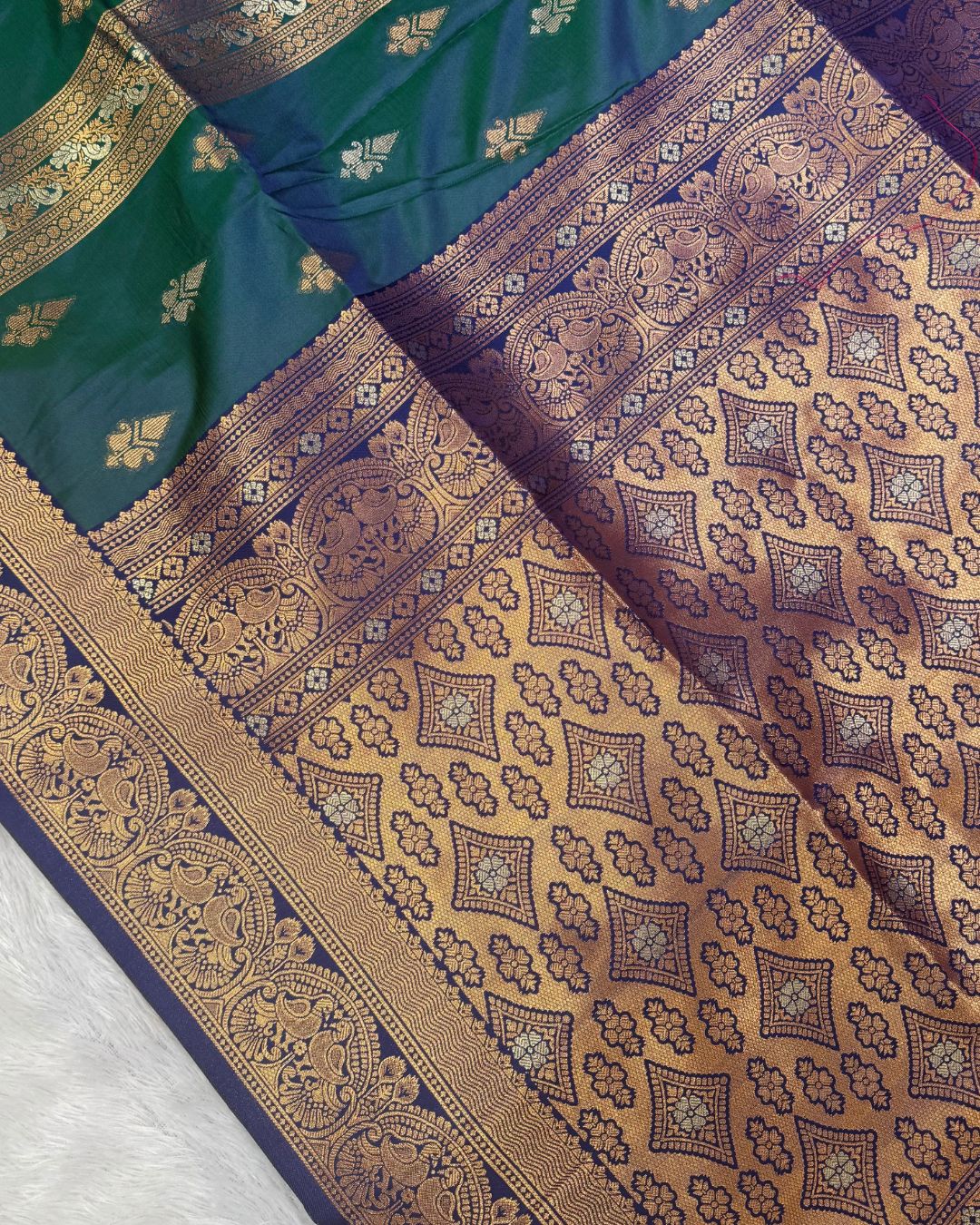 Peacock Green Colour Semi Silk Contrast Border Zari Saree