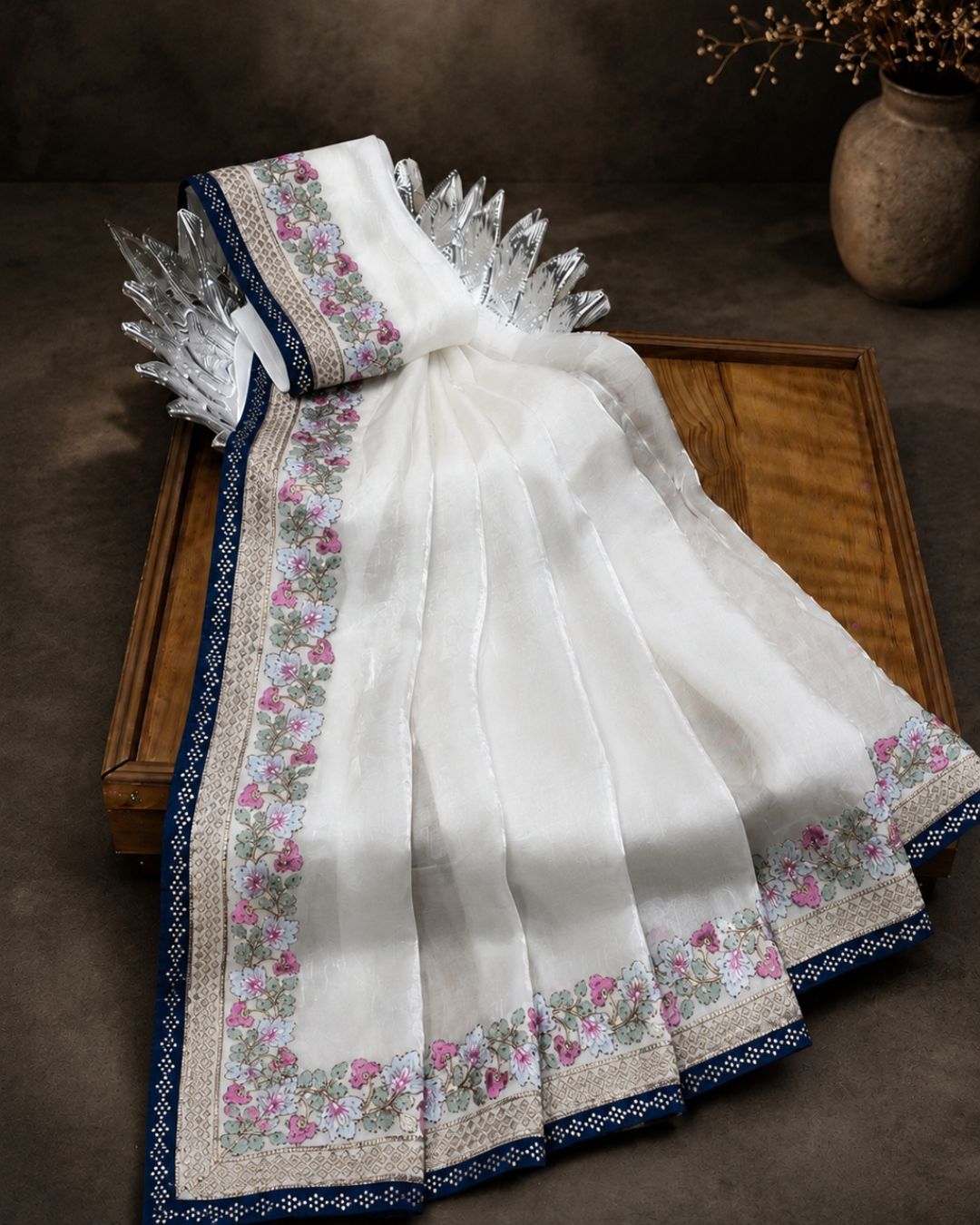 White Colour Fandy Saree with Contrast Blouse Piece