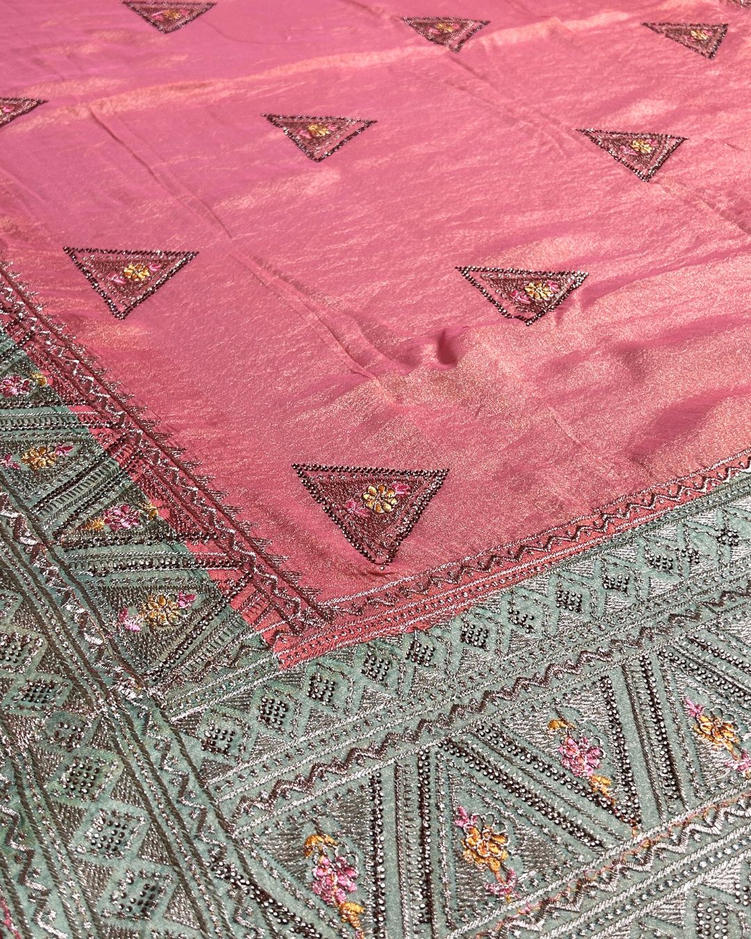 Gajari Pink Colour Shimmer Georgette Dual Shine Wok Border Saree