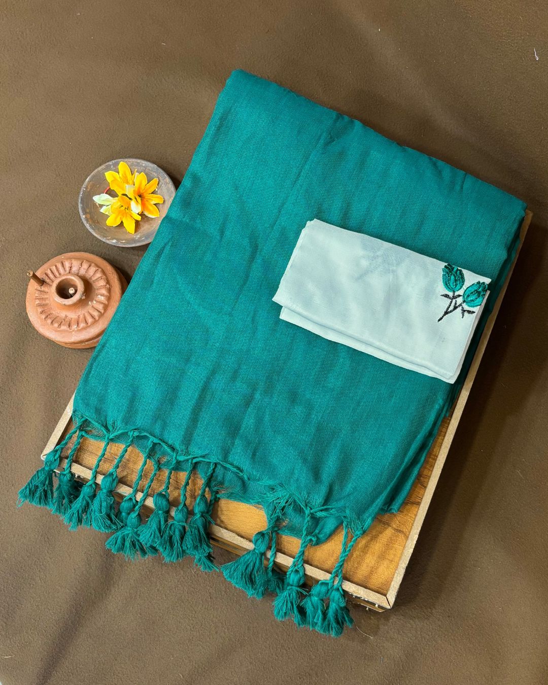 Rama Green Colour Cotton Saree with Contrast Blouse Piece