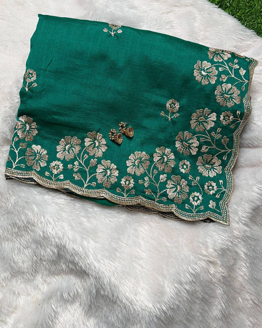 Emerald Green Colour Vichitra Silk Cut Wok Border Saree