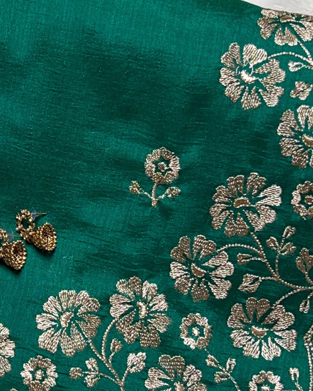 Emerald Green Colour Vichitra Silk Cut Wok Border Saree