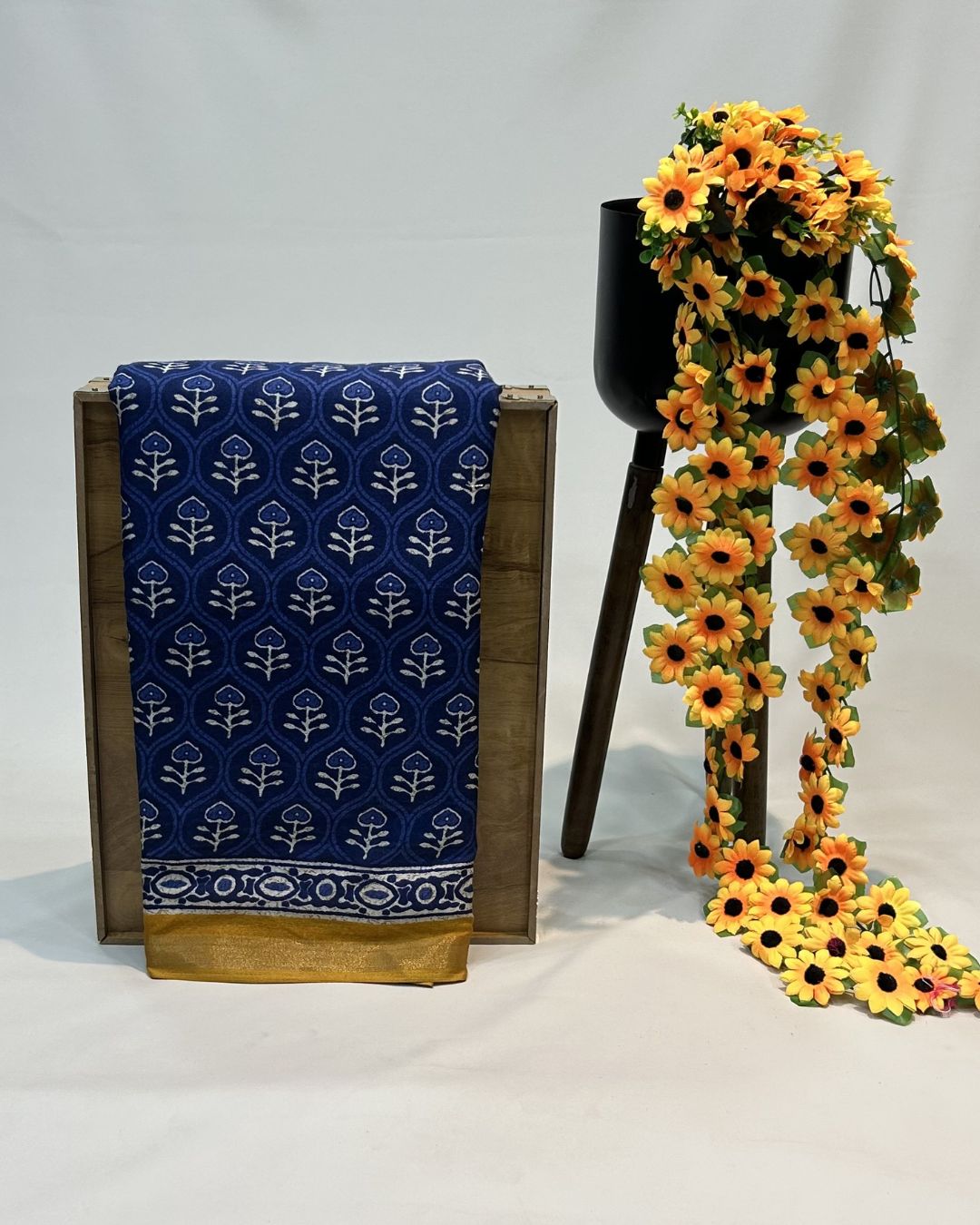 Blue Colour Mal Cotton Indigo Printed Saree with Contrast Border