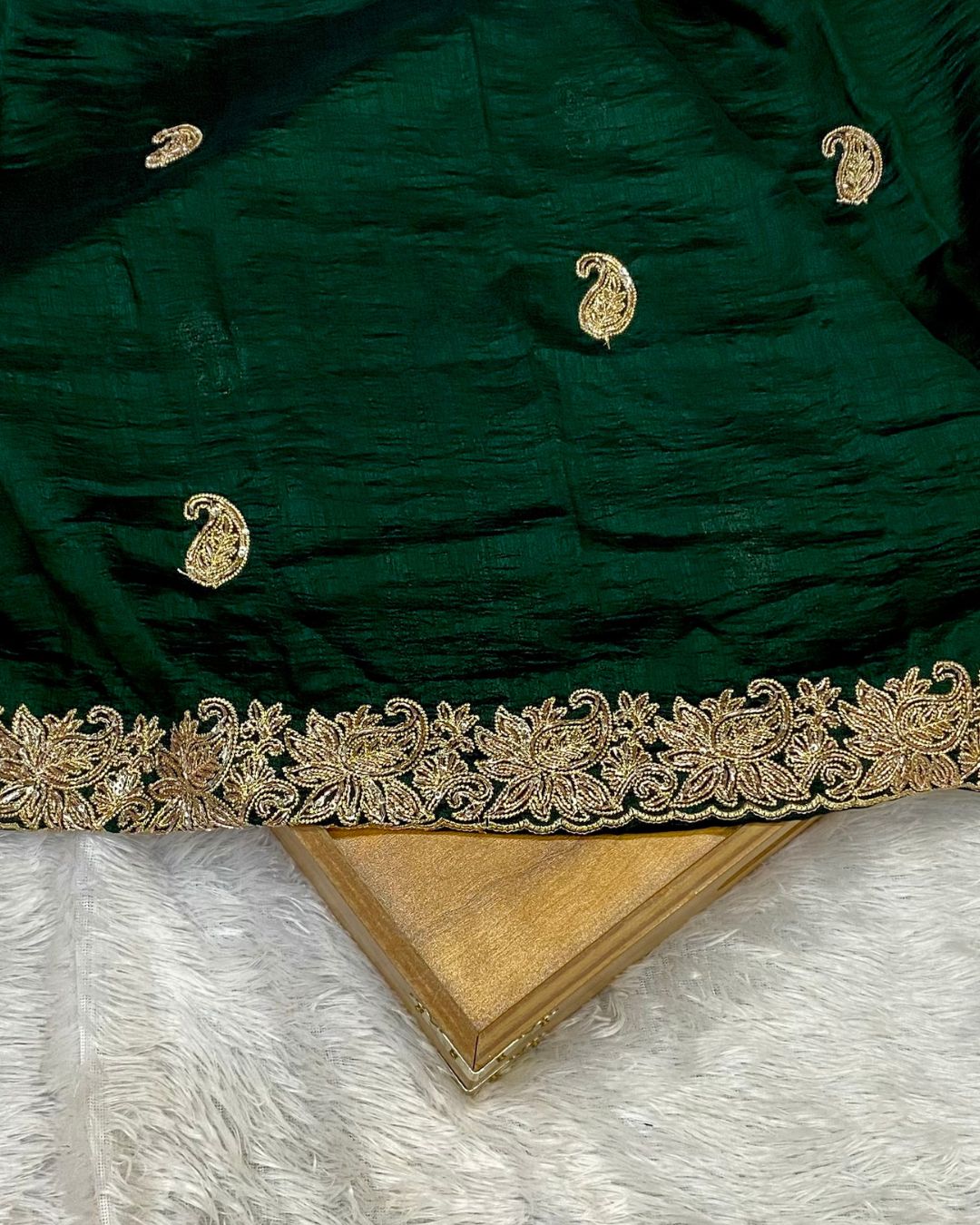 Moss Green Colour Shimmer Silk Saree with Contrast Blouse Piece