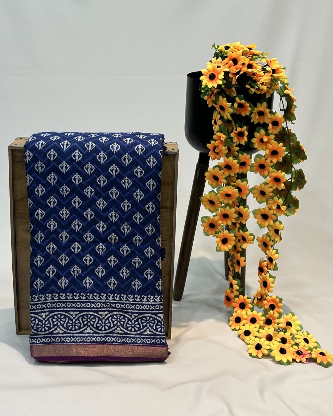 Blue Colour Mal Cotton Indigo Printed Saree with Contrast Border