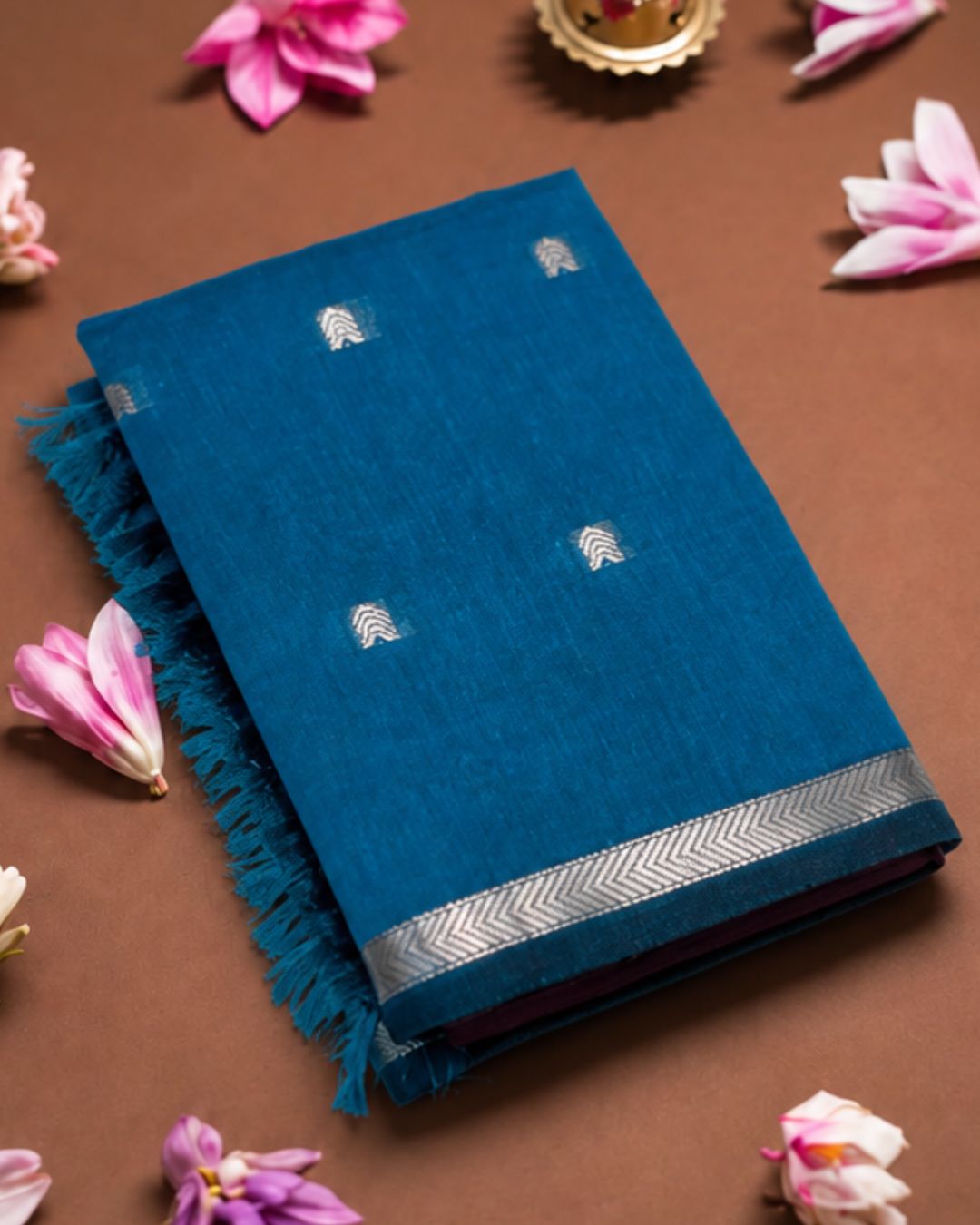 Teal Blue Colour Maheshwari Cotton Saree with Contrast Blouse