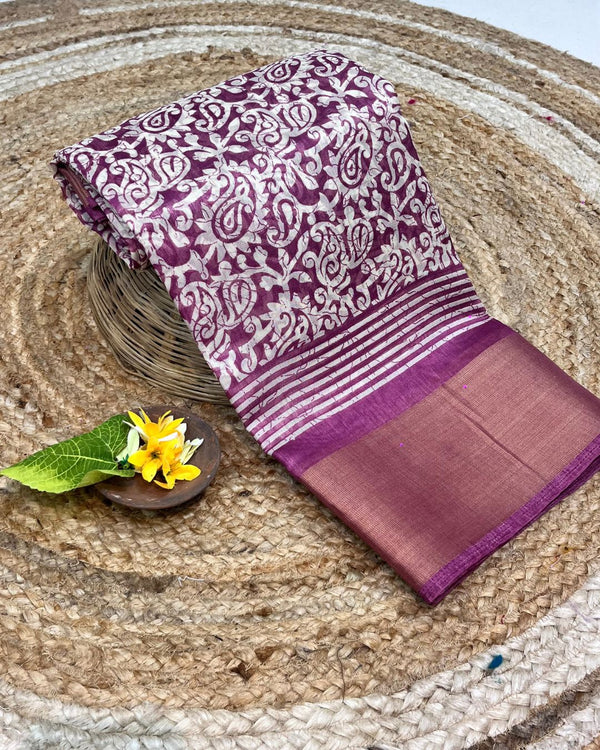 Magenta Colour Cotton-Blend Paisley Printed Saree