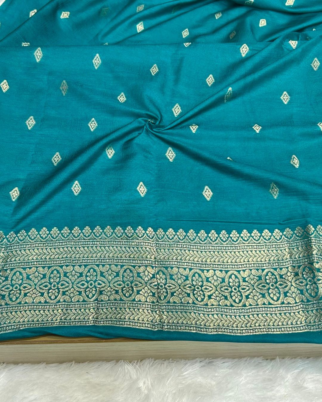 Chintamani Colour Dola Silk Saree