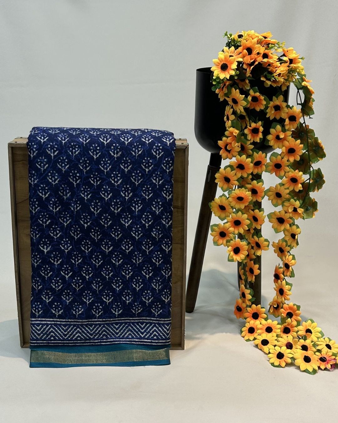 Blue Colour Mal Cotton Indigo Printed Saree with Contrast Border