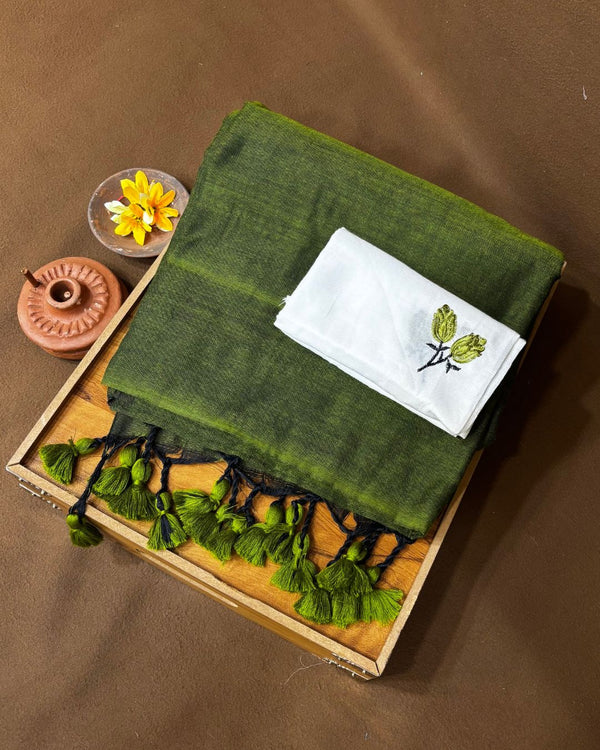 Moss Green Colour Cotton Saree with Contrast Blouse Piece
