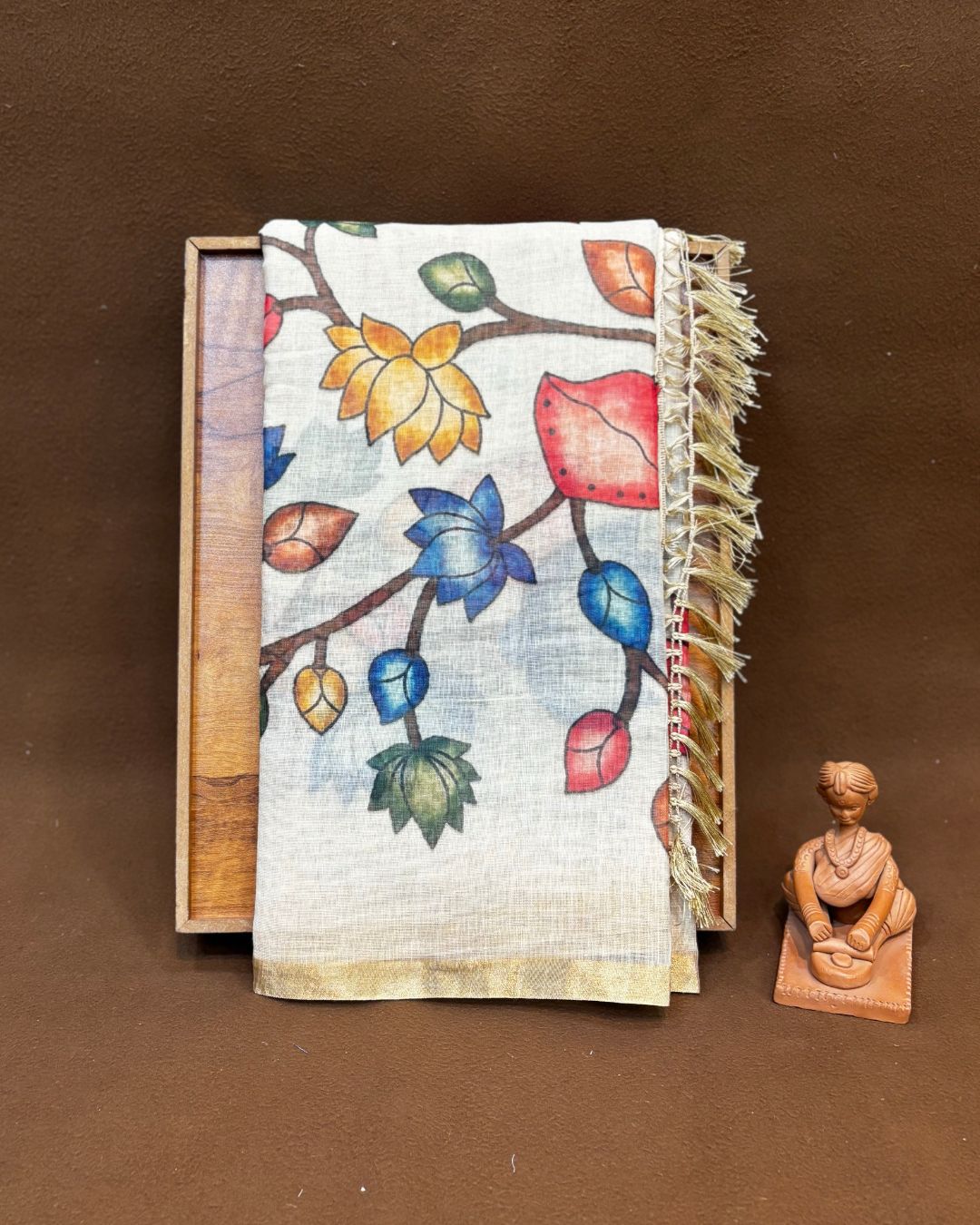 Cream Colour Lotus Flower Print  Linen Cotton Printed Saree