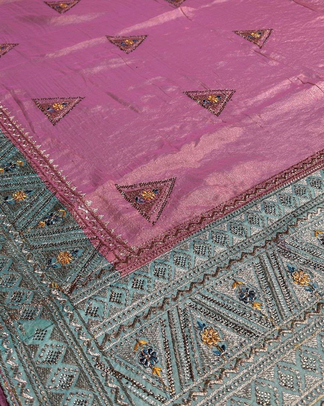 Onion Pink Colour Shimmer Georgette Dual Shine Wok Border Saree