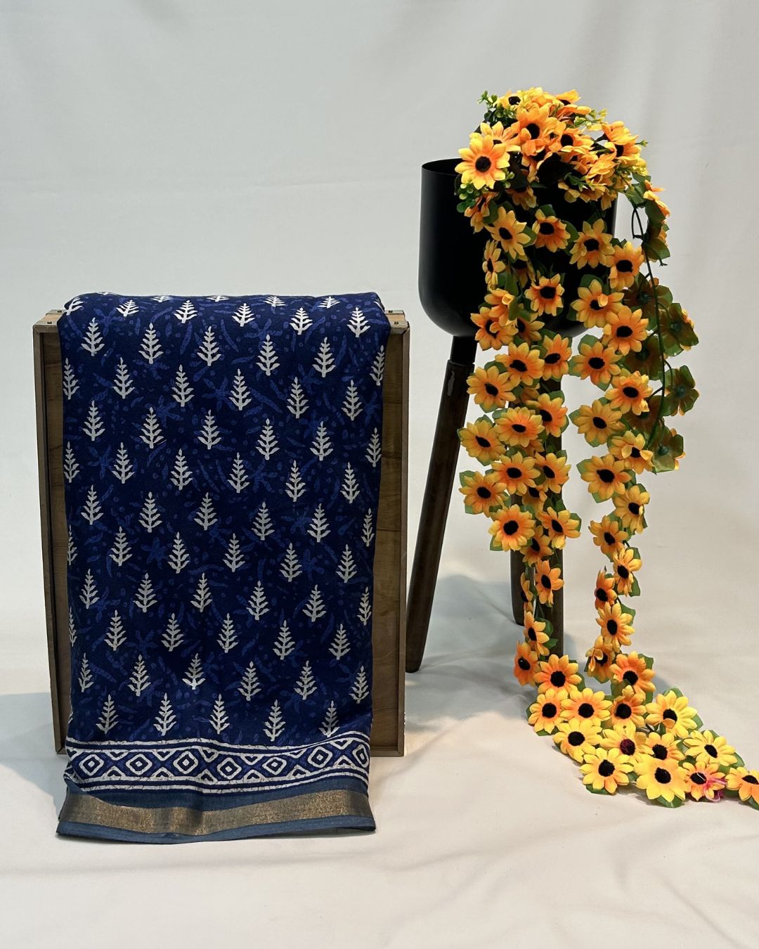 Blue Colour Mal Cotton Indigo Printed Saree with Contrast Border