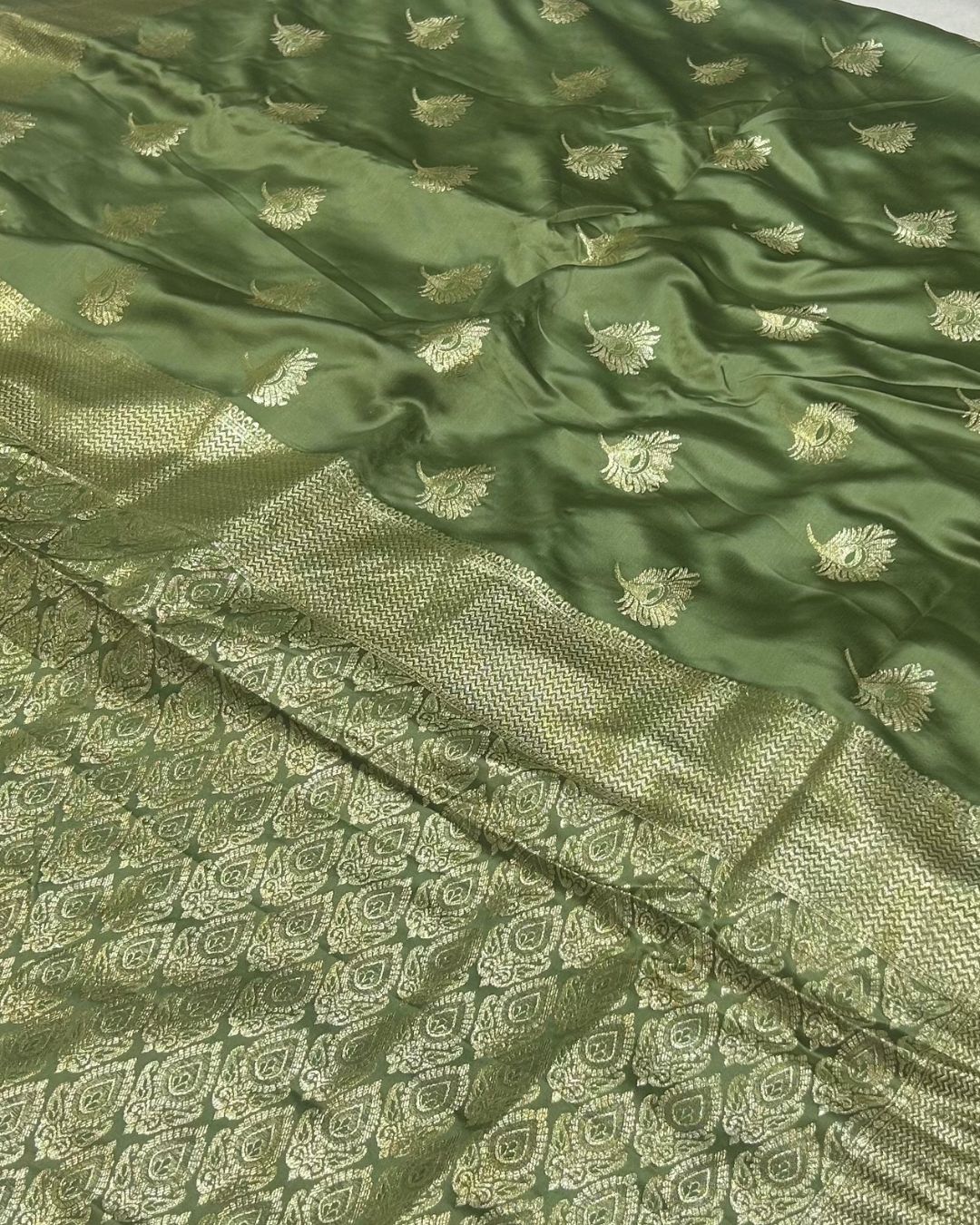 Moss Green Colour Soft Silk Saree With Moti Border