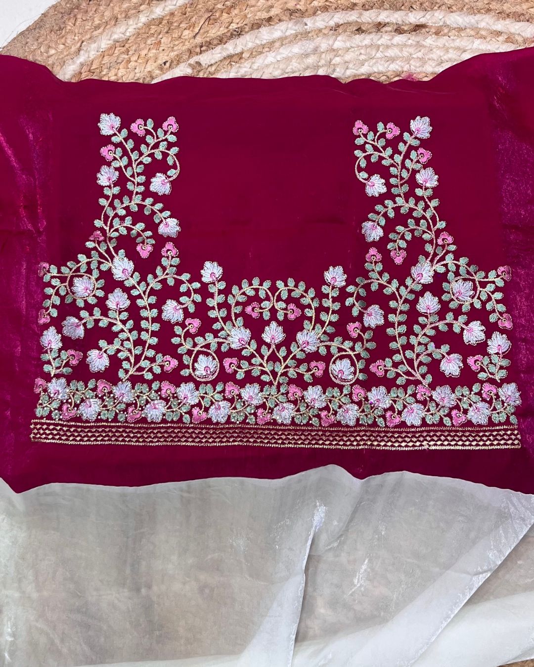 White Colour Fandy Saree with Contrast Blouse Piece