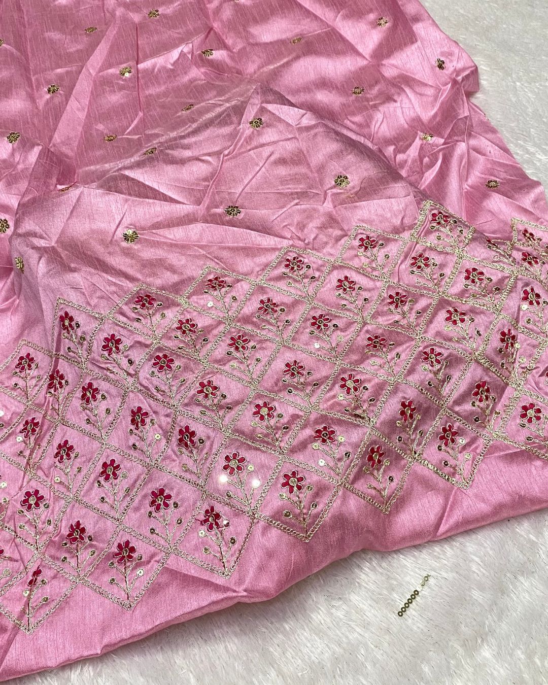 Pink Colour Chiffon Saree With Contrast Blouse