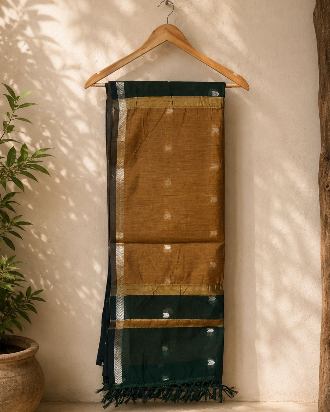 Green Colour Maheshwari Cotton Saree with Contrast Blouse