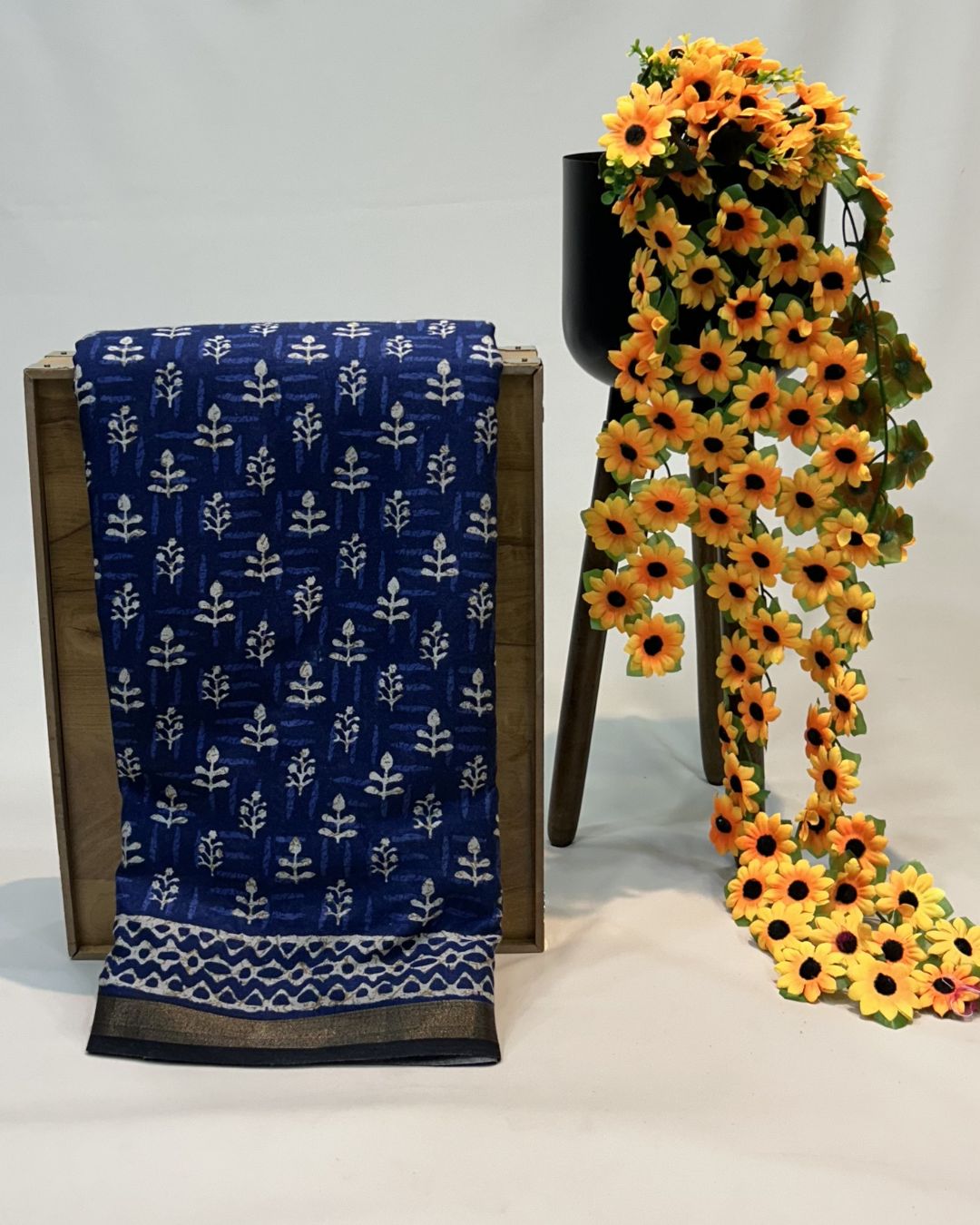 Blue Colour Mal Cotton Indigo Printed Saree with Contrast Border