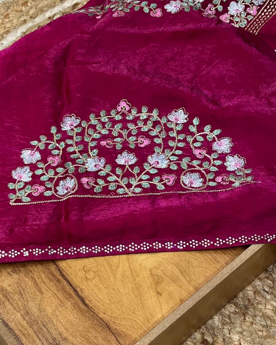 White Colour Fandy Saree with Contrast Blouse Piece