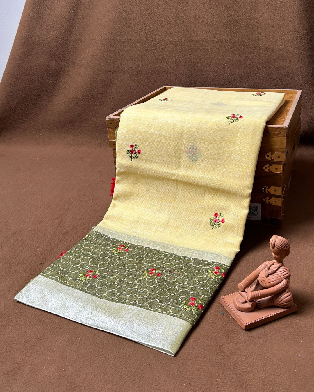 Light Yellow Colour Cotton Floral Embroidery Saree