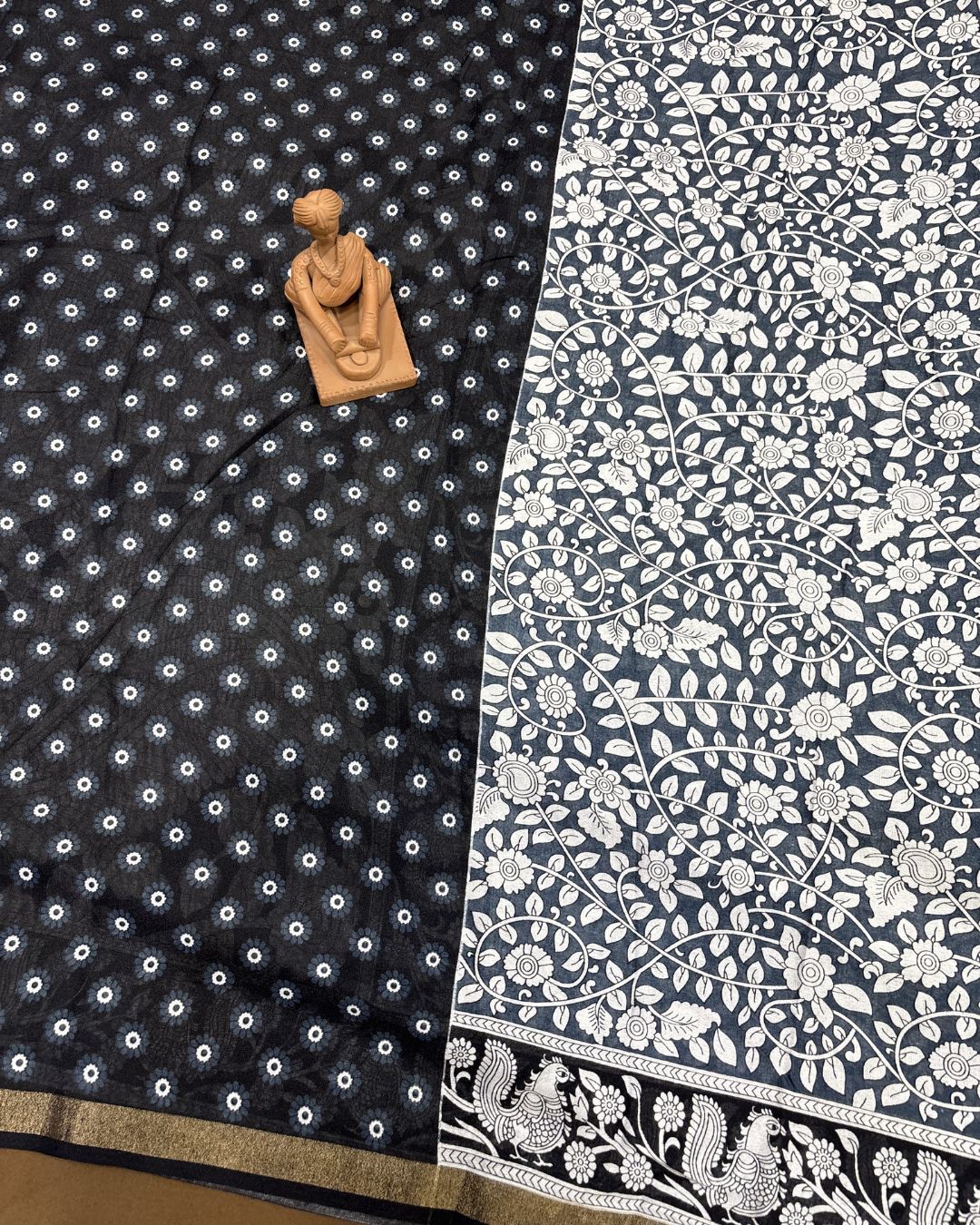 Blue-Grey Colour Mal Cotton Kalamkari Printed Saree with Contrast Blouse